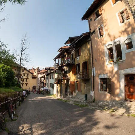 Oree Du Chateau Annecy